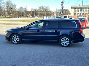 VOLVO V70 (3 фото из 10)