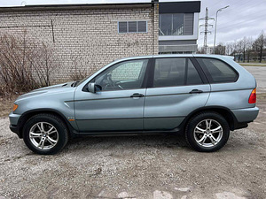 BMW X5 (4 foto / 11)