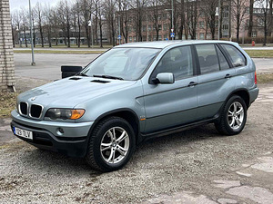 BMW X5 (1 foto / 11)