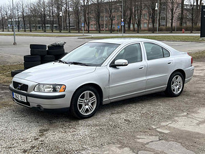 VOLVO S60 (1 foto / 11)