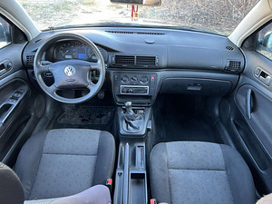 VOLKSWAGEN PASSAT (10 foto / 11)