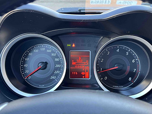 MITSUBISHI LANCER (8 foto / 10)
