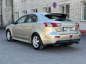 MITSUBISHI LANCER (5 foto / 10)