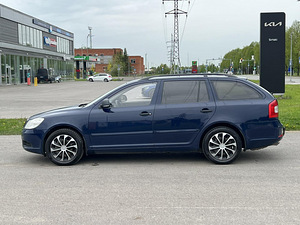 SKODA OCTAVIA (4 фото из 10)