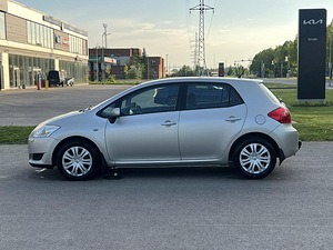 TOYOTA AURIS (4 фото из 11)