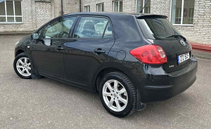 TOYOTA AURIS (6 фото из 10)