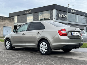 SKODA RAPID (6 foto / 10)