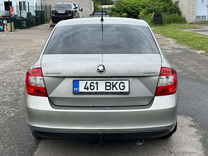 SKODA RAPID (8 foto / 10)