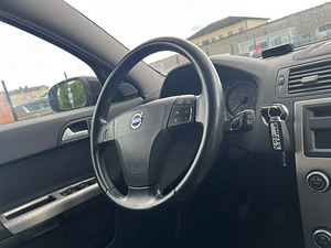 VOLVO V50 (8 foto / 10)