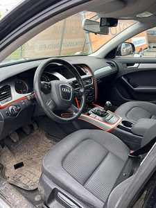 AUDI A4 AVANT (8 foto / 10)
