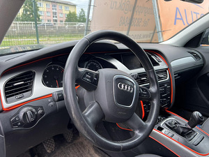 AUDI A4 AVANT (9 foto / 10)