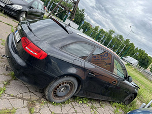 AUDI A4 AVANT (6 foto / 10)