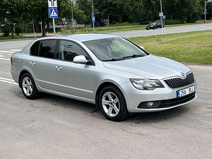 SKODA SUPERB (2 foto / 10)