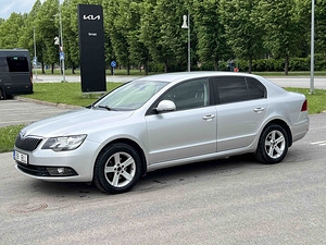 SKODA SUPERB (1 foto / 10)