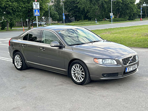 VOLVO S80 (2 фото из 10)