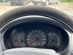 HYUNDAI ACCENT (9 foto / 12)