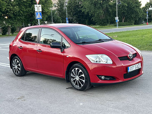 TOYOTA AURIS (2 фото из 11)
