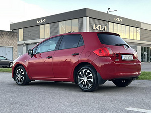 TOYOTA AURIS (6 фото из 11)