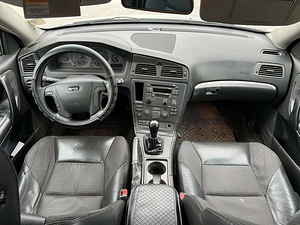 VOLVO V70 (10 фото из 11)