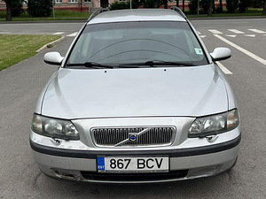 VOLVO V70 (3 фото из 11)