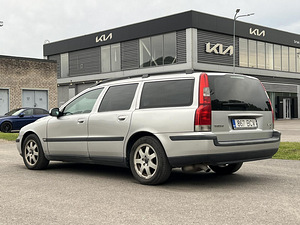 VOLVO V70 (6 фото из 11)