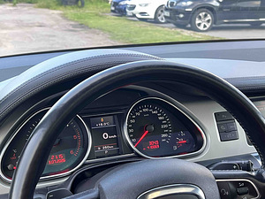 AUDI Q7 (9 foto / 13)
