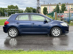 TOYOTA AURIS (5 фото из 10)