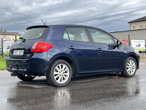 TOYOTA AURIS (7 фото из 10)