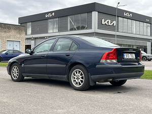 VOLVO S60 (6 foto / 10)