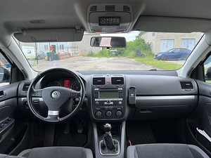 VOLKSWAGEN GOLF (9 foto / 11)