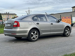 SKODA OCTAVIA (7 foto / 11)