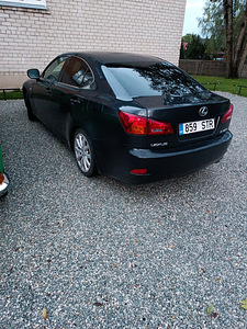 Lexus is 220d (2 фото из 11)