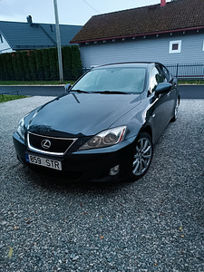 Lexus is 220d (8 фото из 11)