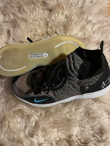 Nike Kevin Durant Korvpallijalatsid (2 foto / 3)