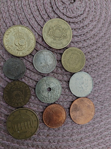 Продам монеты (2 фото из 3)