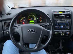Kia Sportage 2.0 104 kW 2009 (7 foto / 9)