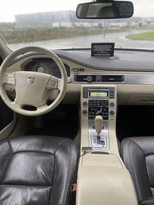 VOLVO XC70 (12 фото из 12)