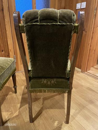 Антикварные стулья с зеленой обивкой (фото #5)