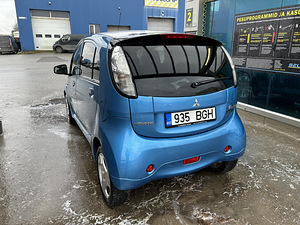 Продаётся автомобиль (1 фото из 7)