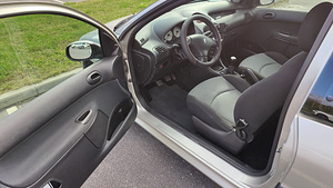 Peugeot 206. 1,1 bensiin. 2006 Läbisõit 153 tuhat km. (2 foto / 12)