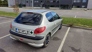 Peugeot 206. 1,1 bensiin. 2006 Läbisõit 153 tuhat km. (7 foto / 12)
