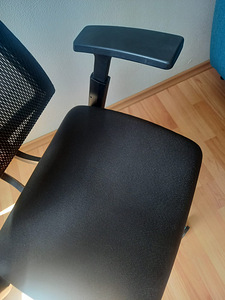 Ergonomic office chair (4 foto / 5)