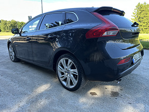 Volvo v40 (7 foto / 12)