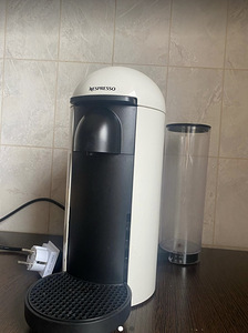 Кофеварка Nespresso (2 фото из 2)
