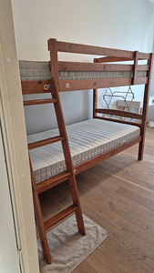 Kahekorruseline puidust voodi + IKEA madratsid (peaaegu uued (1 foto / 3)