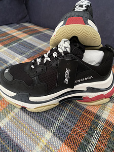 Uued Balenciaga tossud (2 foto / 2)