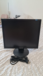 Samsungi monitor (4 foto / 4)