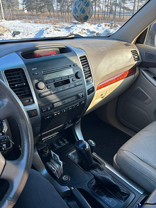 Toyota Land Cruiser (7 foto / 8)