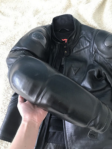Nahast itaalia motojope Dainese suurus L (5 foto / 5)