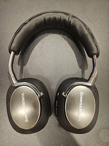 Bowers & wilkins px8 (1 foto / 3)
